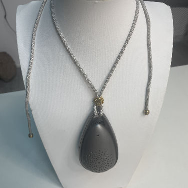 تصفیه کننده هوای پوشیدنی سبک وزن با عمر سرویس 3 تا 5 سال، 21 ساعت عمر باتری و وزن ناخالص 74 گرم